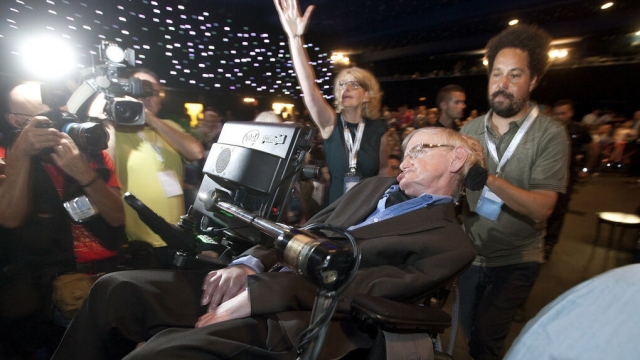 Detienen en Tenerife a una mujer que amenazó a Stephen Hawking: 