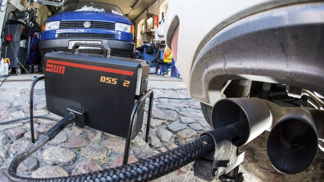 Europa aplaza hasta 2027 la reducción de emisiones de los fabricantes de coches