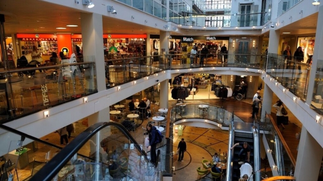 Por qué España tiene más tiendas que nadie pero facturan un 20% menos