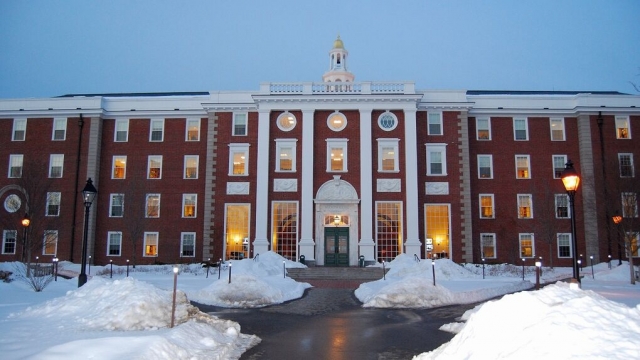 Trump prohíbe a Harvard matricular a estudiantes extranjeros