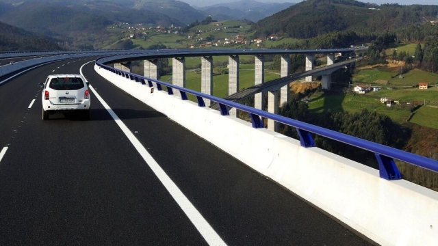 Circula a 220 km/h por una vía de circunvalación de Lugo y lo cuelga en las redes sociales