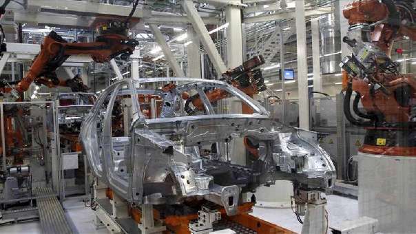 Los aranceles de Trump frenan a la industria europea del automóvil: la producción bajará un 4% 