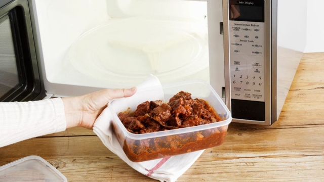 Adiós a los tuppers de plástico: las autoridades europeas avisan de que son un peligro