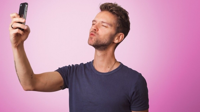 10 trucos (que funcionan) para sacarle el máximo partido a tu perfil en una app para ligar