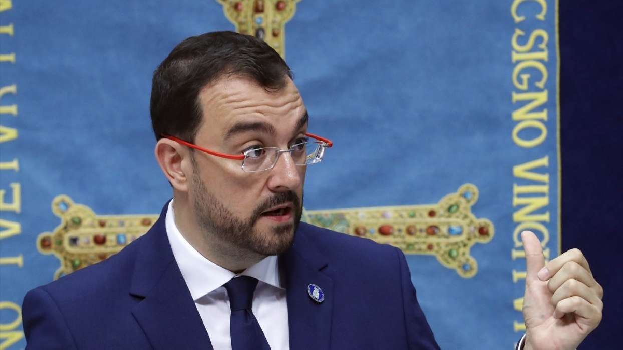 El servilismo migratorio de Barbón con Sánchez pone en jaque a Asturias: 