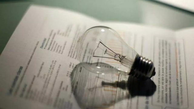 Los cinco mejores trucos para ahorrar en la factura de la luz de tu casa: casi nadie conoce el cuarto