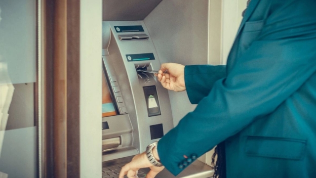 Los cajeros automáticos cambian para siempre el 28 de junio: sacar dinero en efectivo no será igual