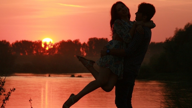 Summance: así es como quieren vivir el romance las personas solteras en verano