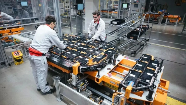 El fabricante sueco de baterías Northvolt cede al empuje chino y cierra su planta