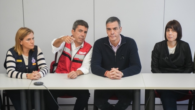 Desnudos y humillados