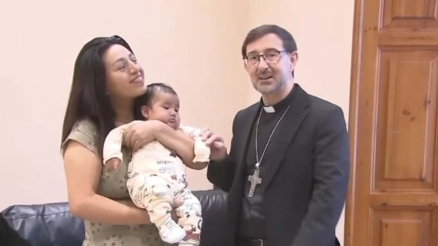 Los obispos de Madrid tienen nuevas compañeras de piso: 6 madres solteras a las que dan cobijo a través de Cáritas