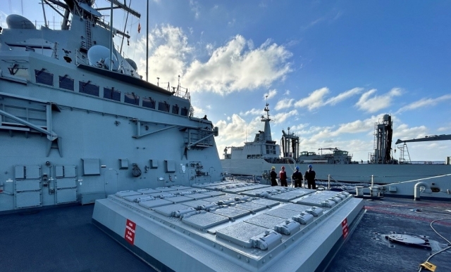 La fragata Cristóbal Colón de la Armada española lanza un misil antibuque en el mar del Norte