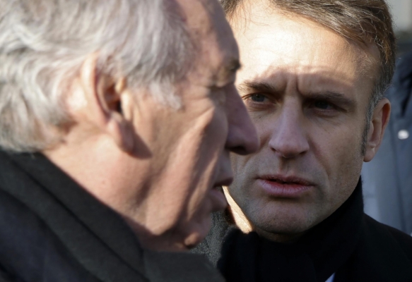 Francia: Bayrou estudia suspender la reforma de las pensiones a cambio de no ser tumbado por los socialistas