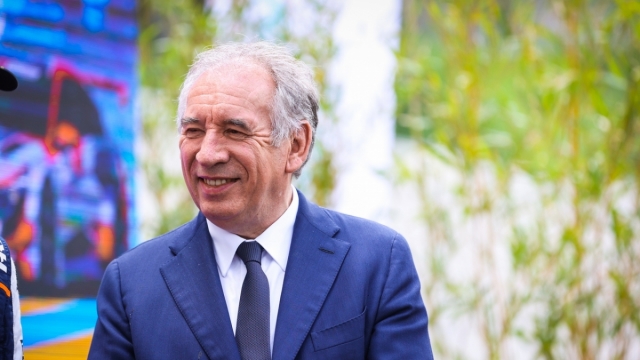 Bayrou propone recular con la reforma de las pensiones a cambio de que los socialistas no voten la moción de censura