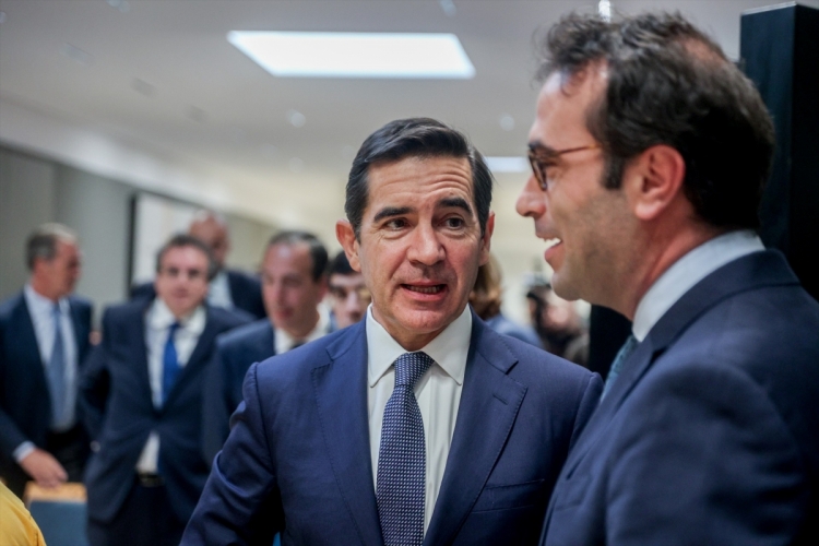 El Gobierno aboca a BBVA a retirar la OPA o combatir el ‘veto’ en los tribunales 